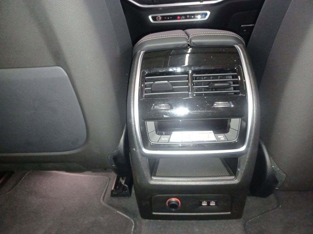 Certified 2025 BMW X7 xDrive40i w/ M Sport Package image 35