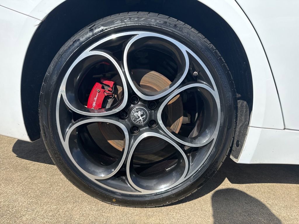 Used 2023 Alfa Romeo Giulia Veloce image 17