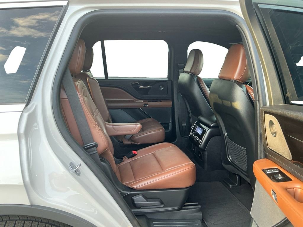 Used 2024 Lincoln Aviator Reserve w/ Equipment Group 201A image 23