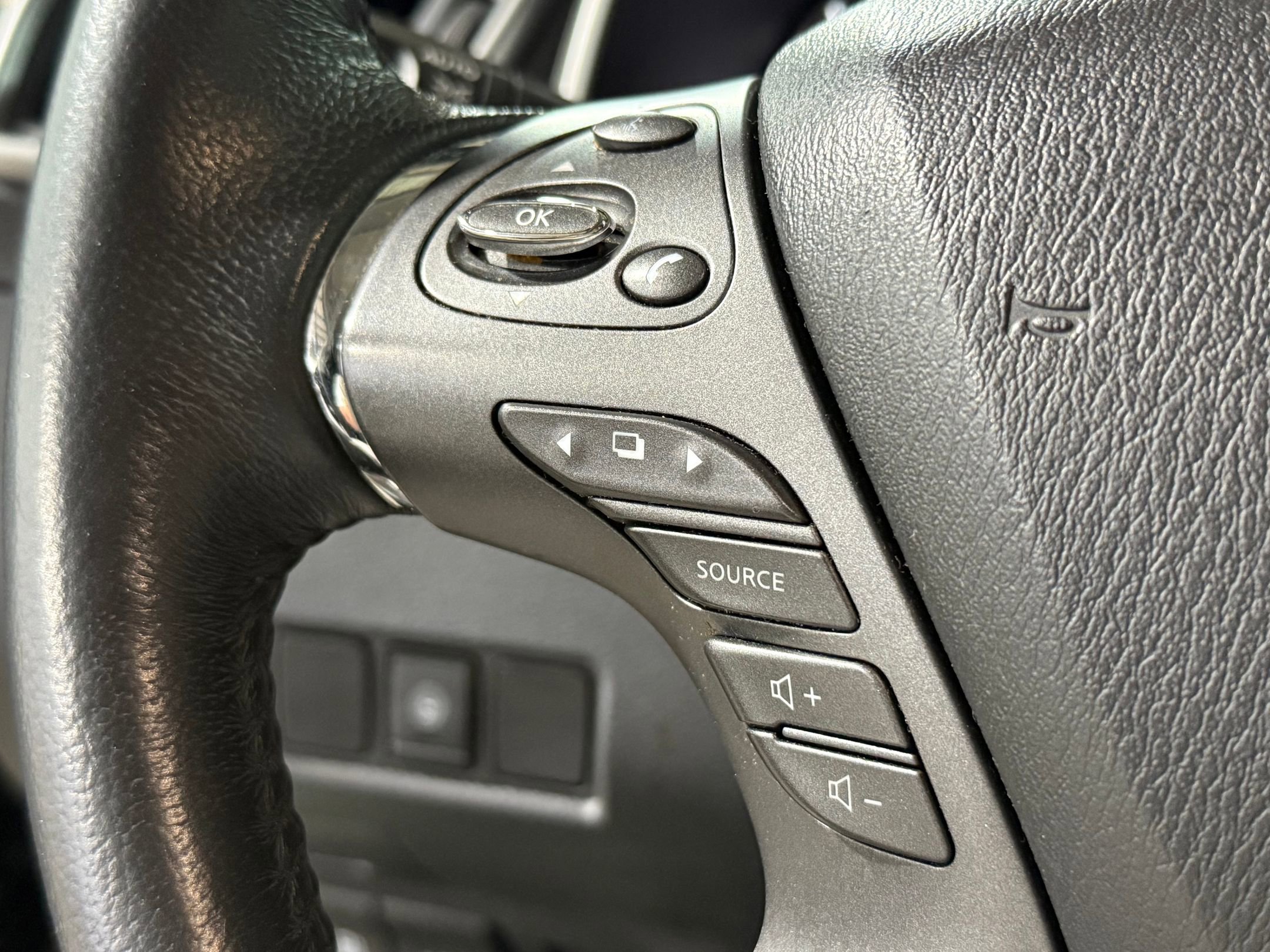 Used 2020 Nissan Murano SV image 14