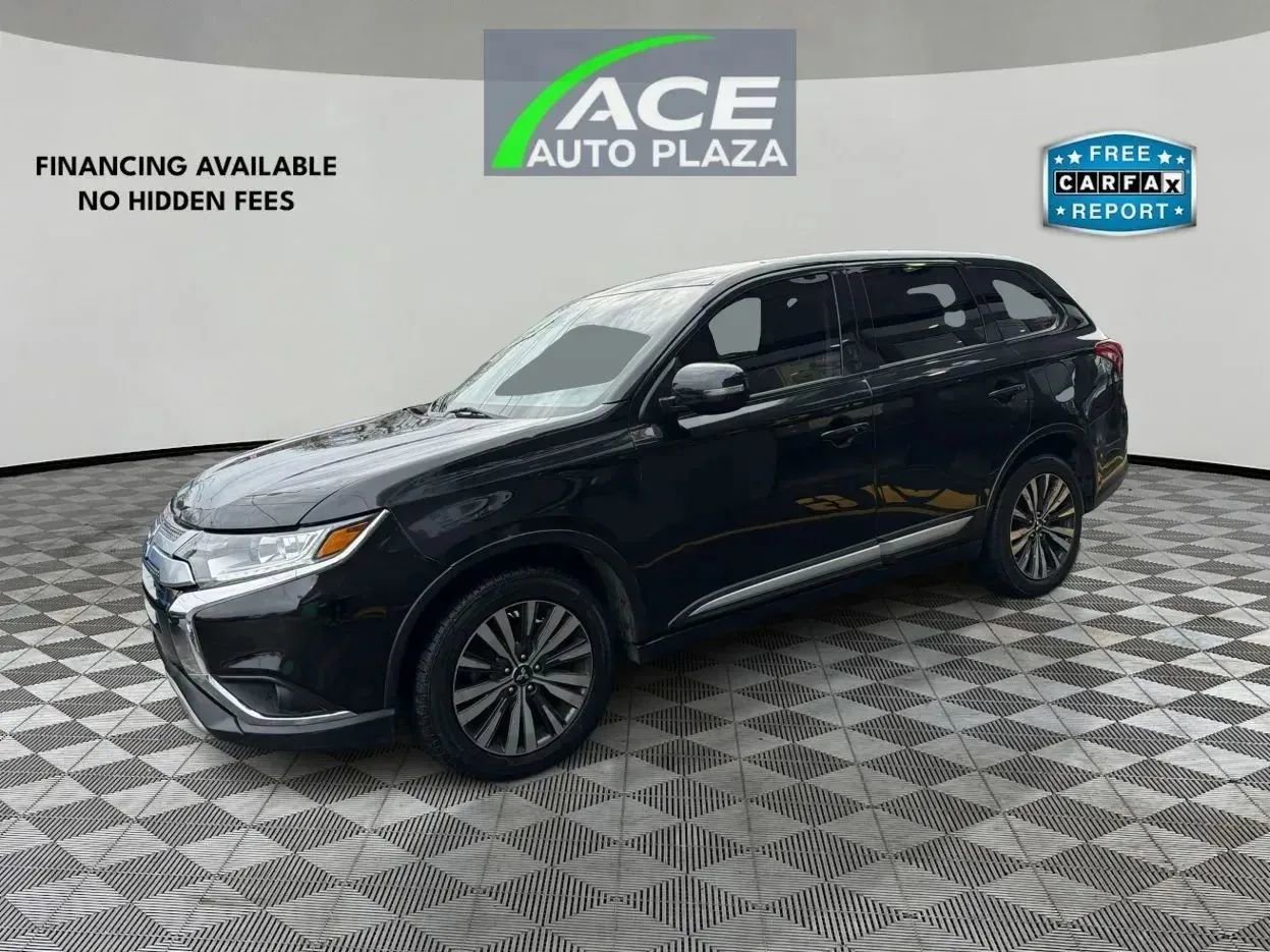 Used 2020 Mitsubishi Outlander SE image 2