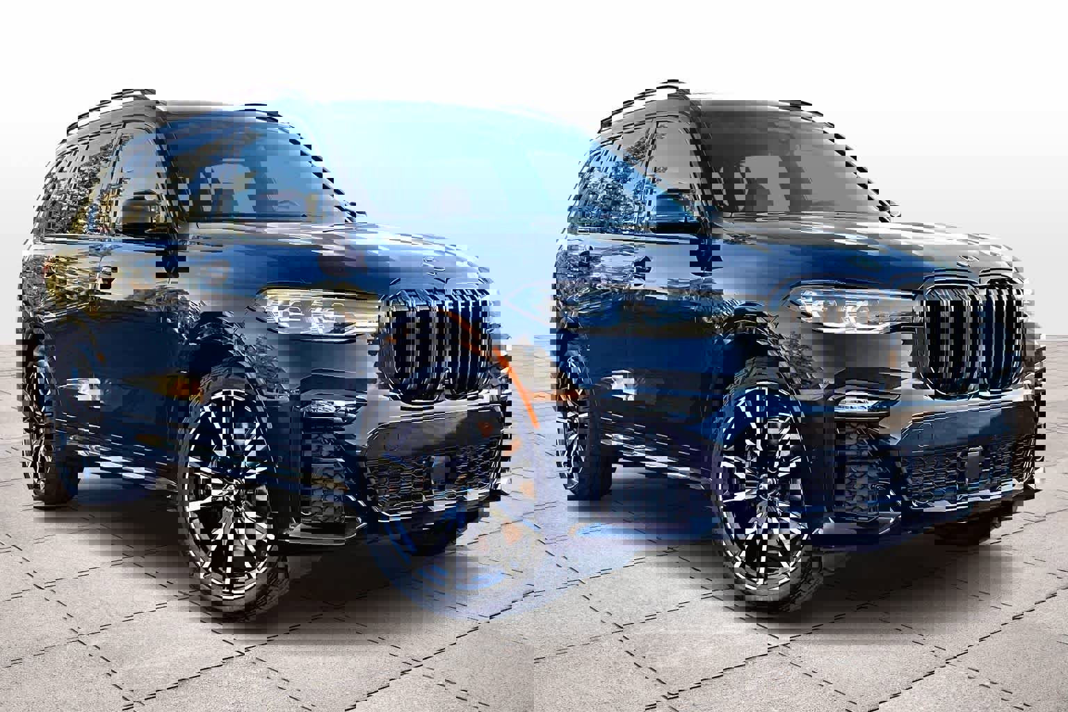 Used 2022 BMW X7 xDrive40i w/ M Sport Package image 2