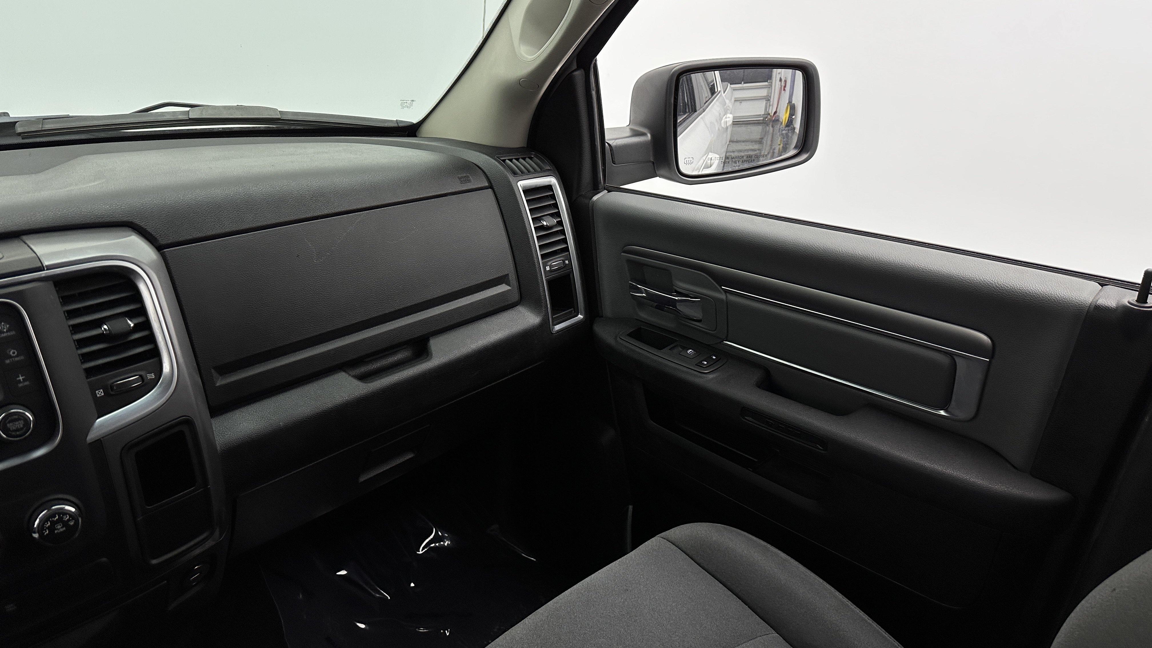 Used 2021 RAM 1500 Classic SLT RWD image 27
