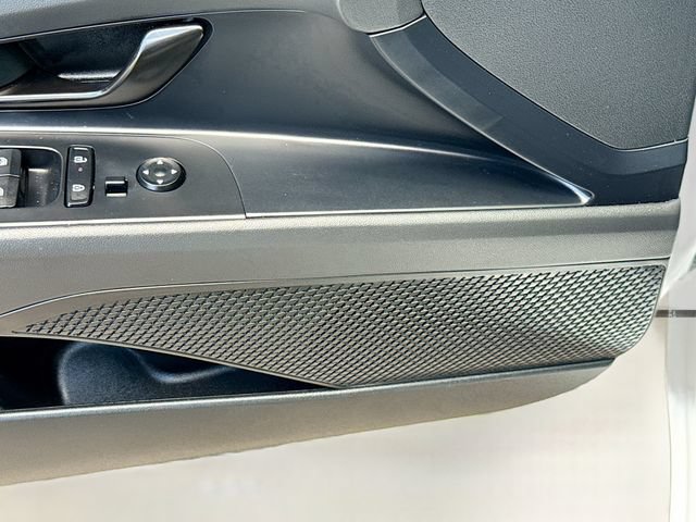Certified 2025 Hyundai Elantra Sport FWD image 18