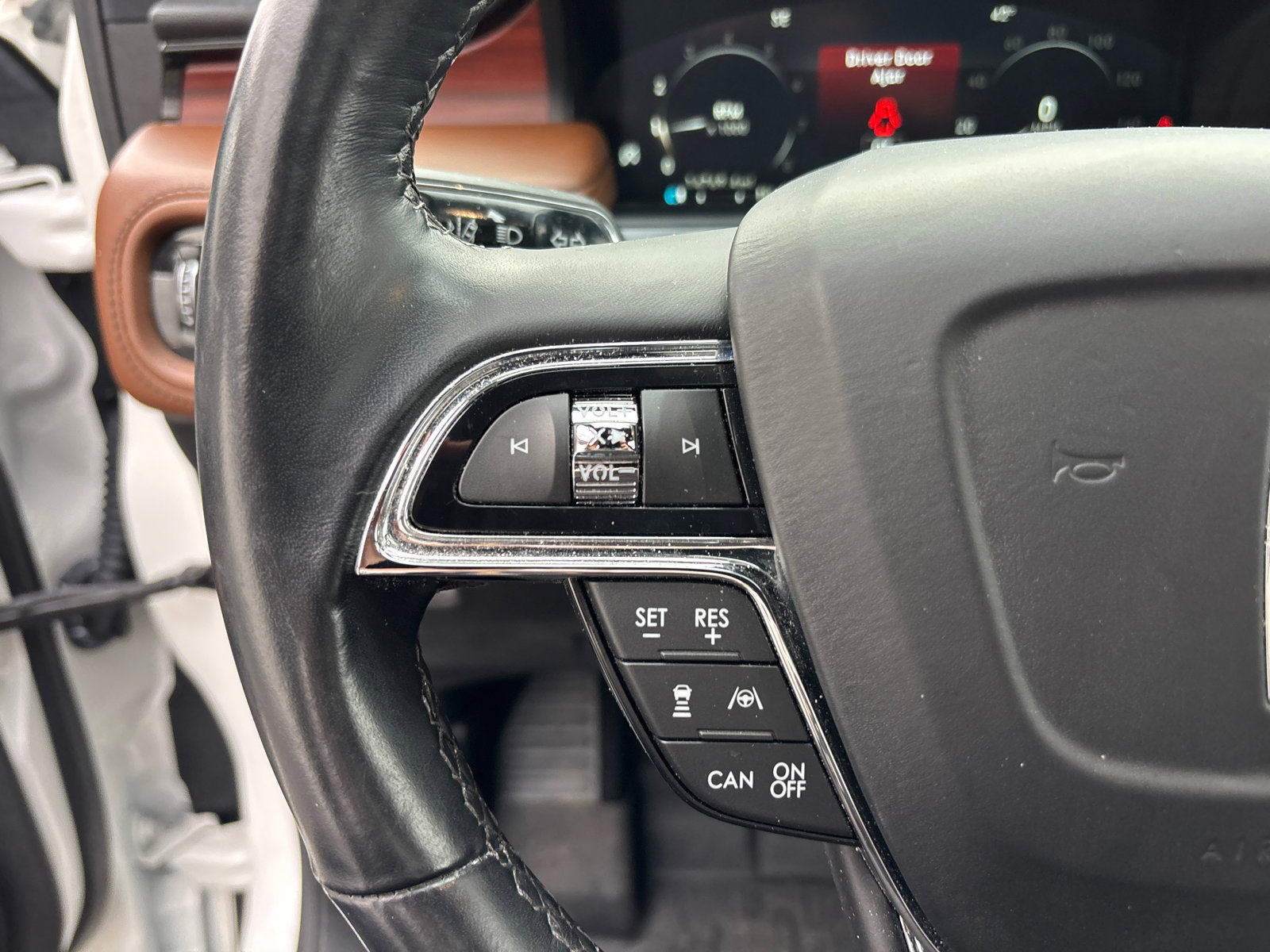 Certified 2023 Lincoln Nautilus Reserve w/ Equipment Group 201A image 17