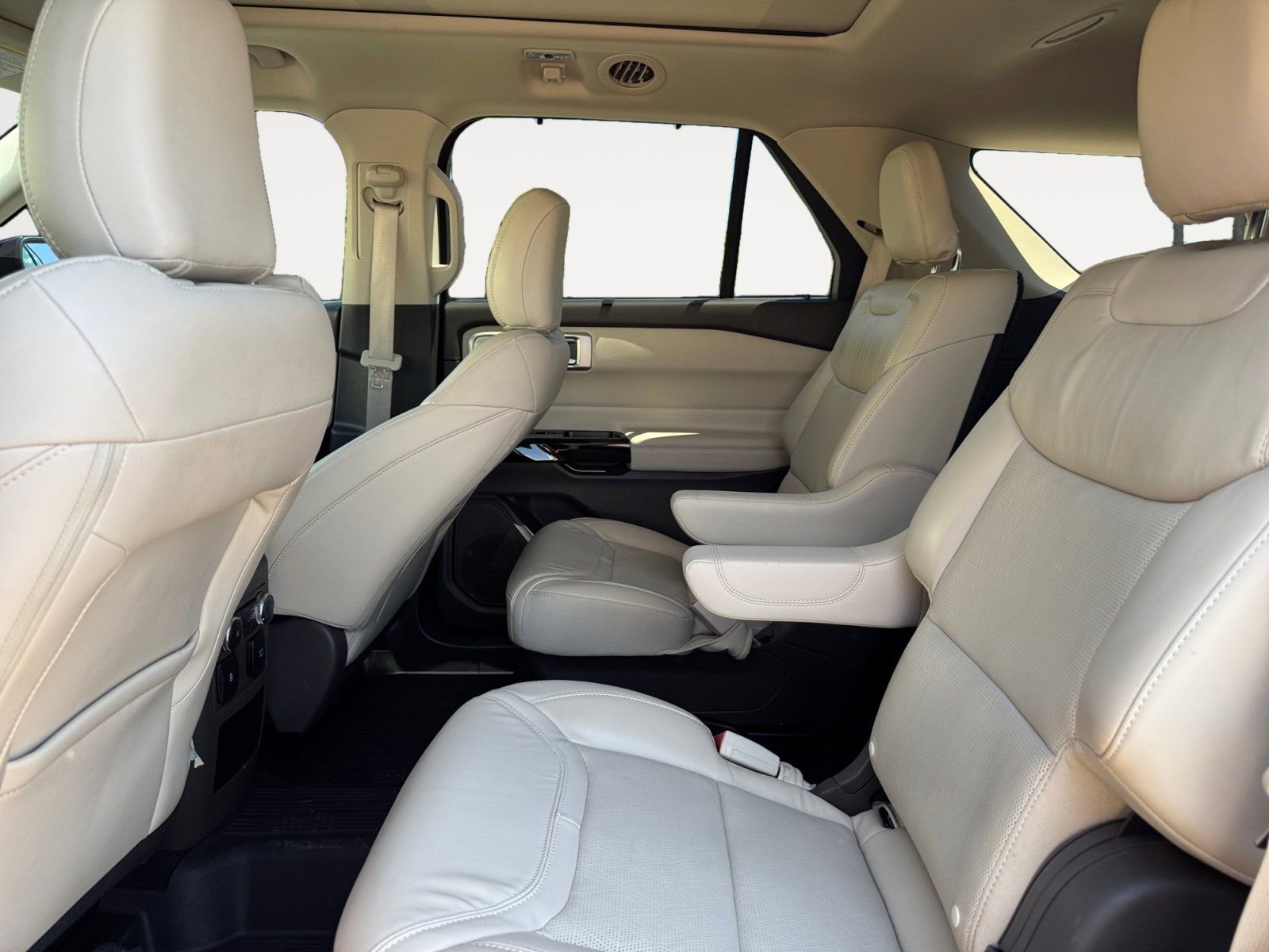 Used 2021 Ford Explorer Platinum w/ Equipment Group 601A AWD/4WD image 13