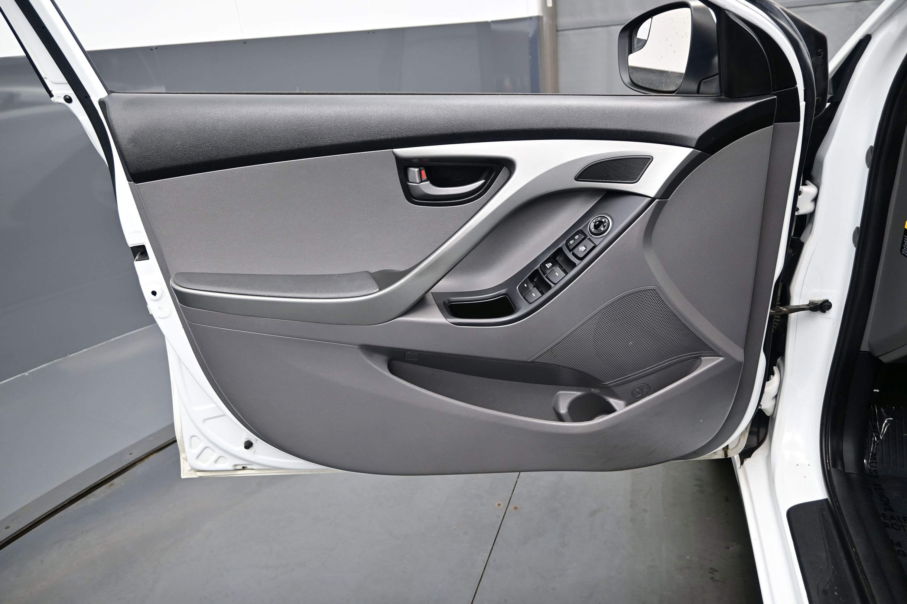 Used 2015 Hyundai Elantra SE FWD image 9
