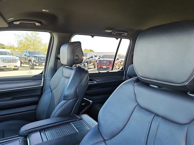 Used 2024 Jeep Wagoneer Series II w/ Convenience Group I image 12