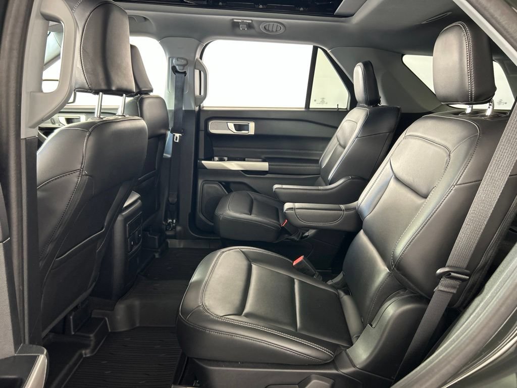 Used 2024 Ford Explorer XLT w/ Equipment Group 202A AWD/4WD image 23