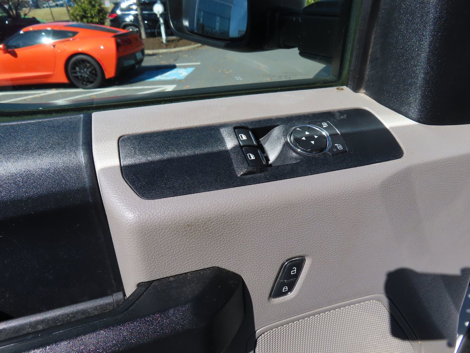 Used 2019 Ford F550 2WD Regular Cab Super Duty image 19