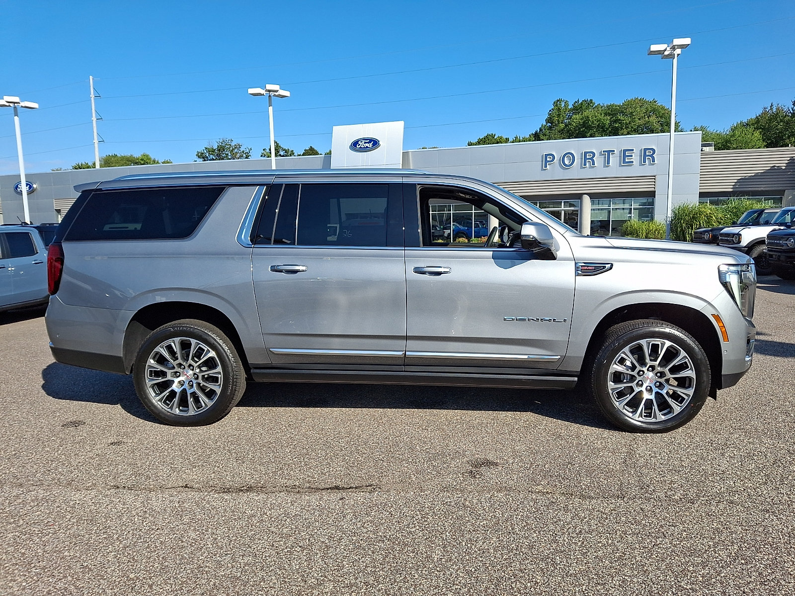 Used 2026 GMC Yukon XL Denali w/ Sun & Power Step Package AWD/4WD image 12