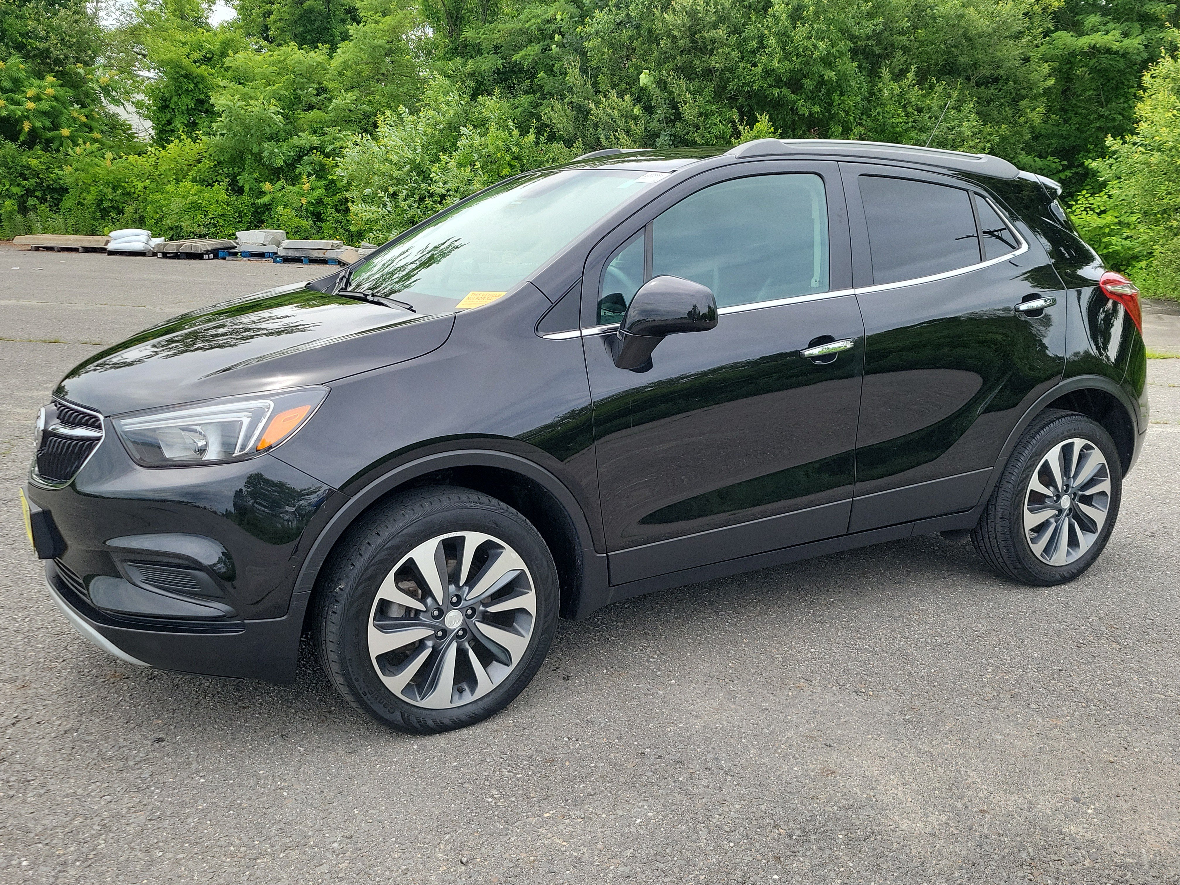 Used 2022 Buick Encore Preferred w/ Safety Package AWD/4WD image 1