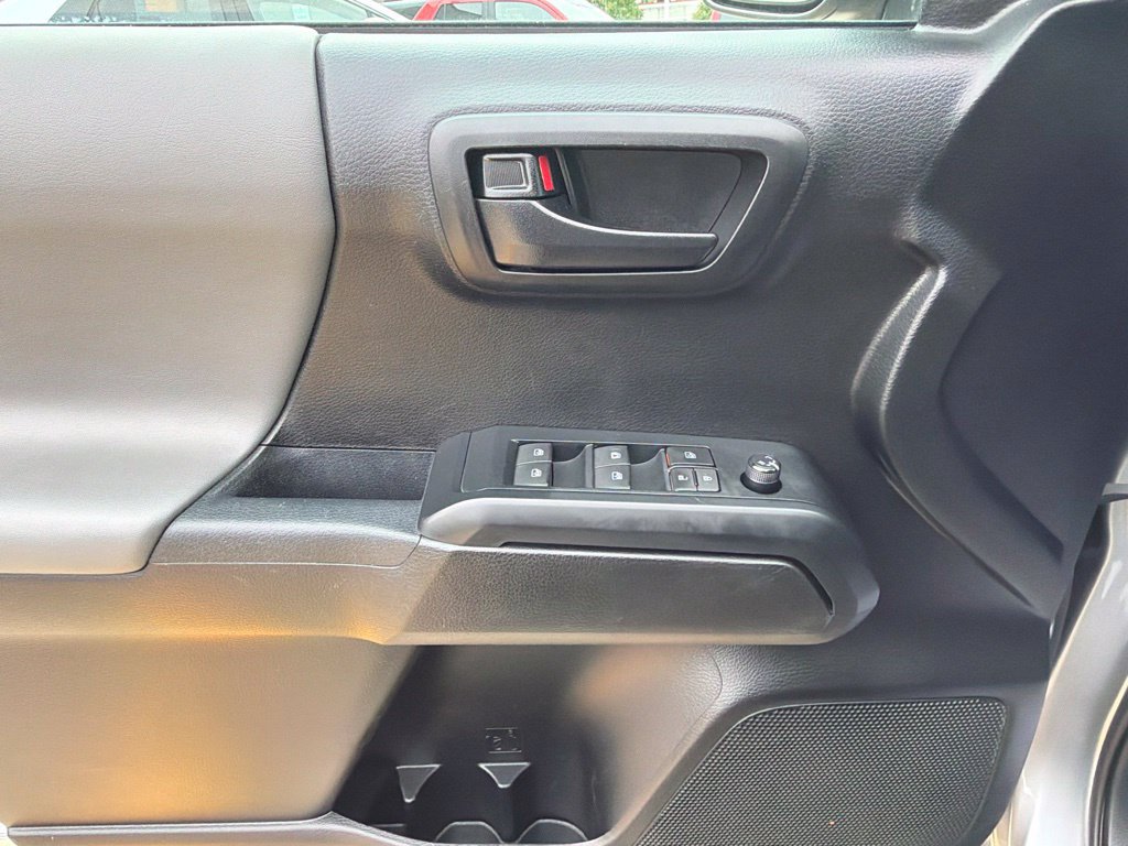 Used 2021 Toyota Tacoma SR AWD/4WD image 12