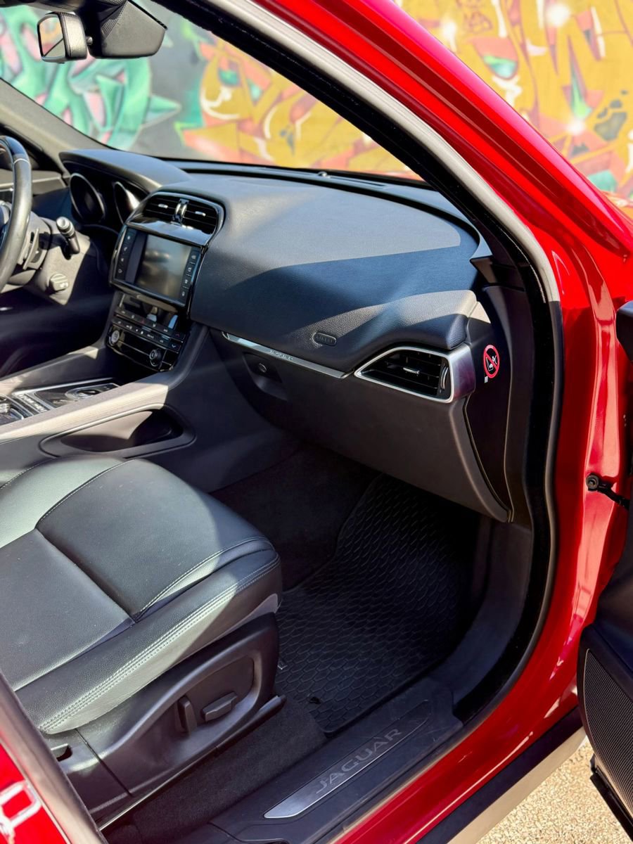 Used 2018 Jaguar F-PACE Premium image 14