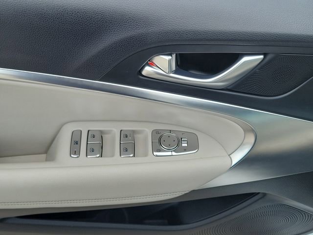 Used 2025 Genesis G70 2.5T RWD image 21