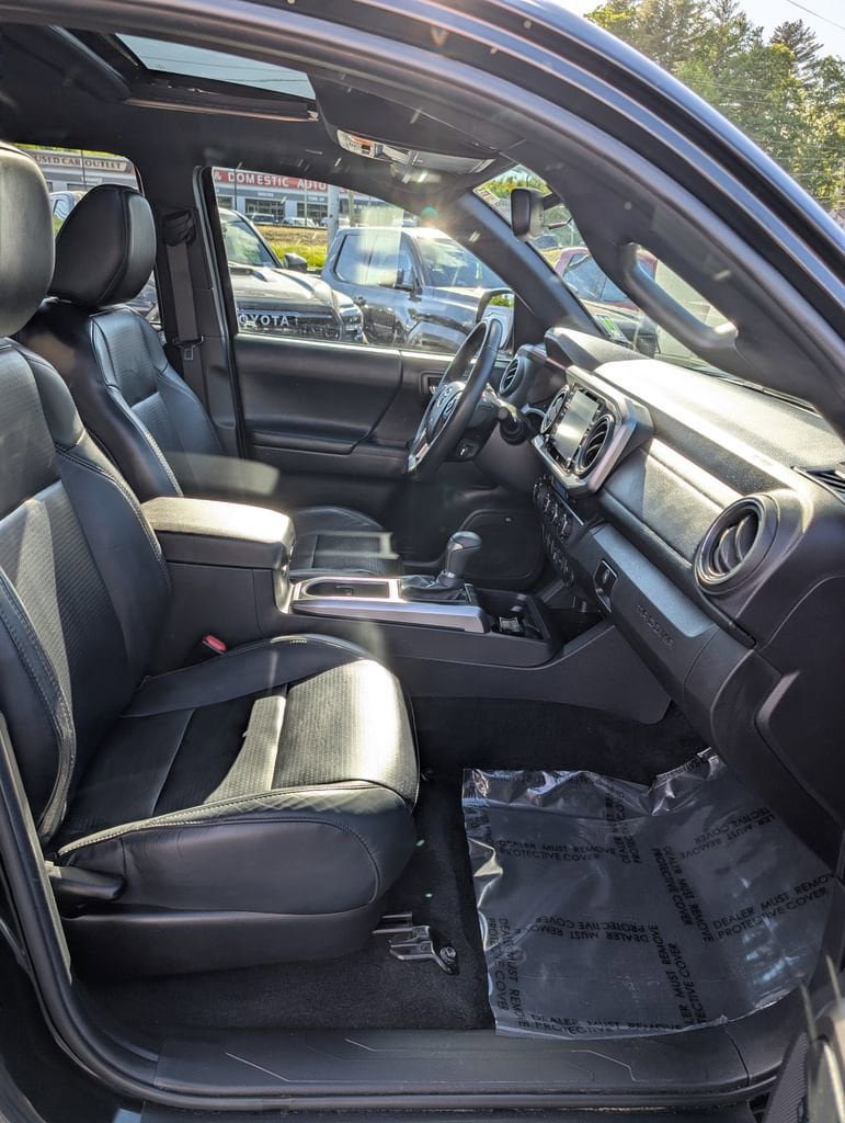 Certified 2022 Toyota Tacoma Limited AWD/4WD image 19