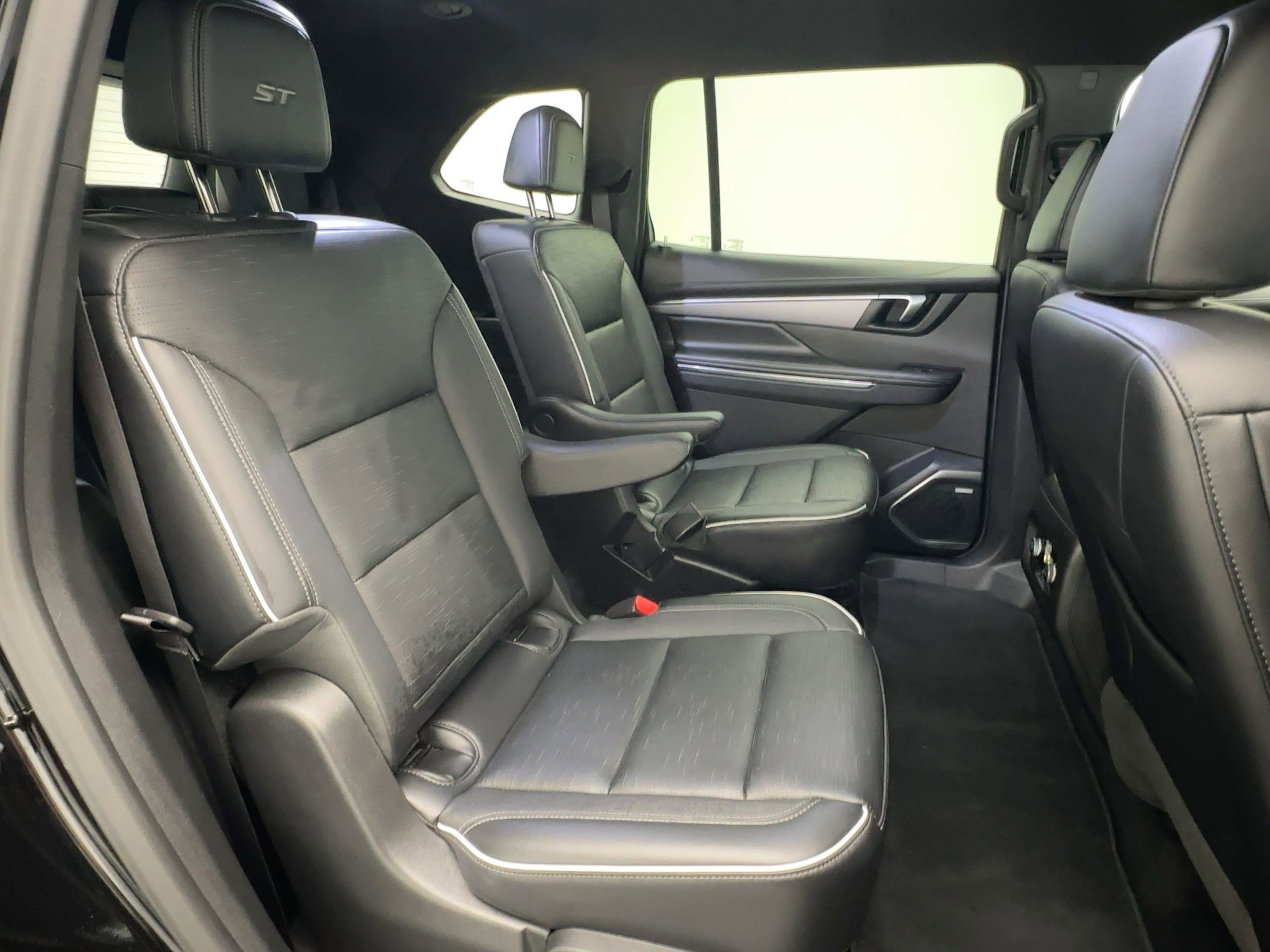 Used 2025 Buick Enclave Sport Touring image 28