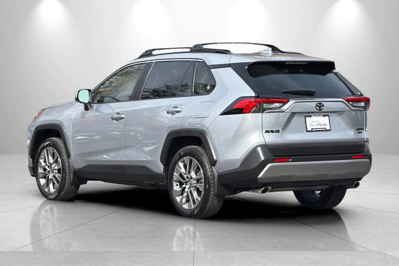 Used 2025 Toyota RAV4 Limited w/ Advanced Technology Package AWD/4WD image 6
