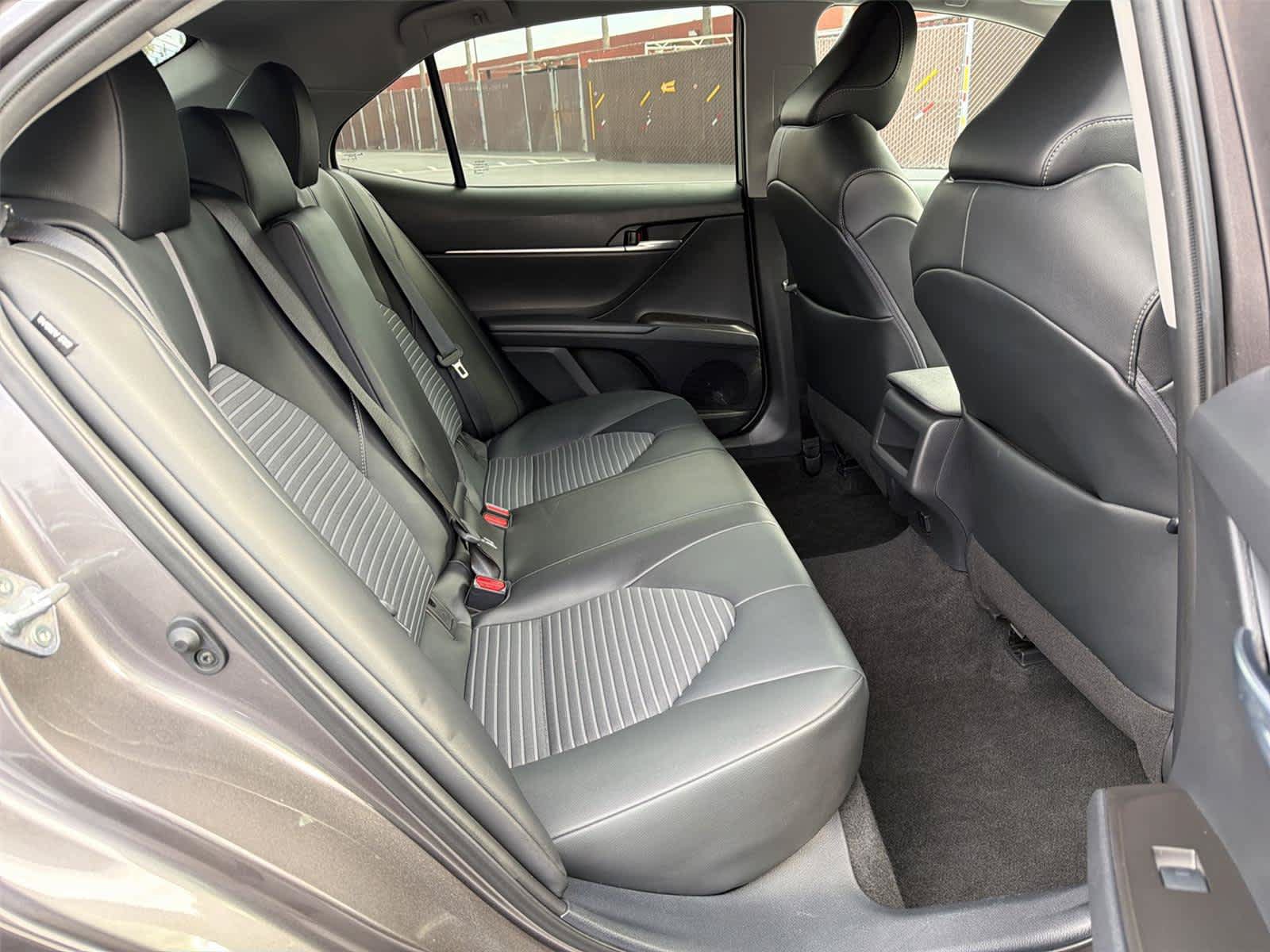 Used 2022 Toyota Camry SE w/ Convenience Package FWD image 14