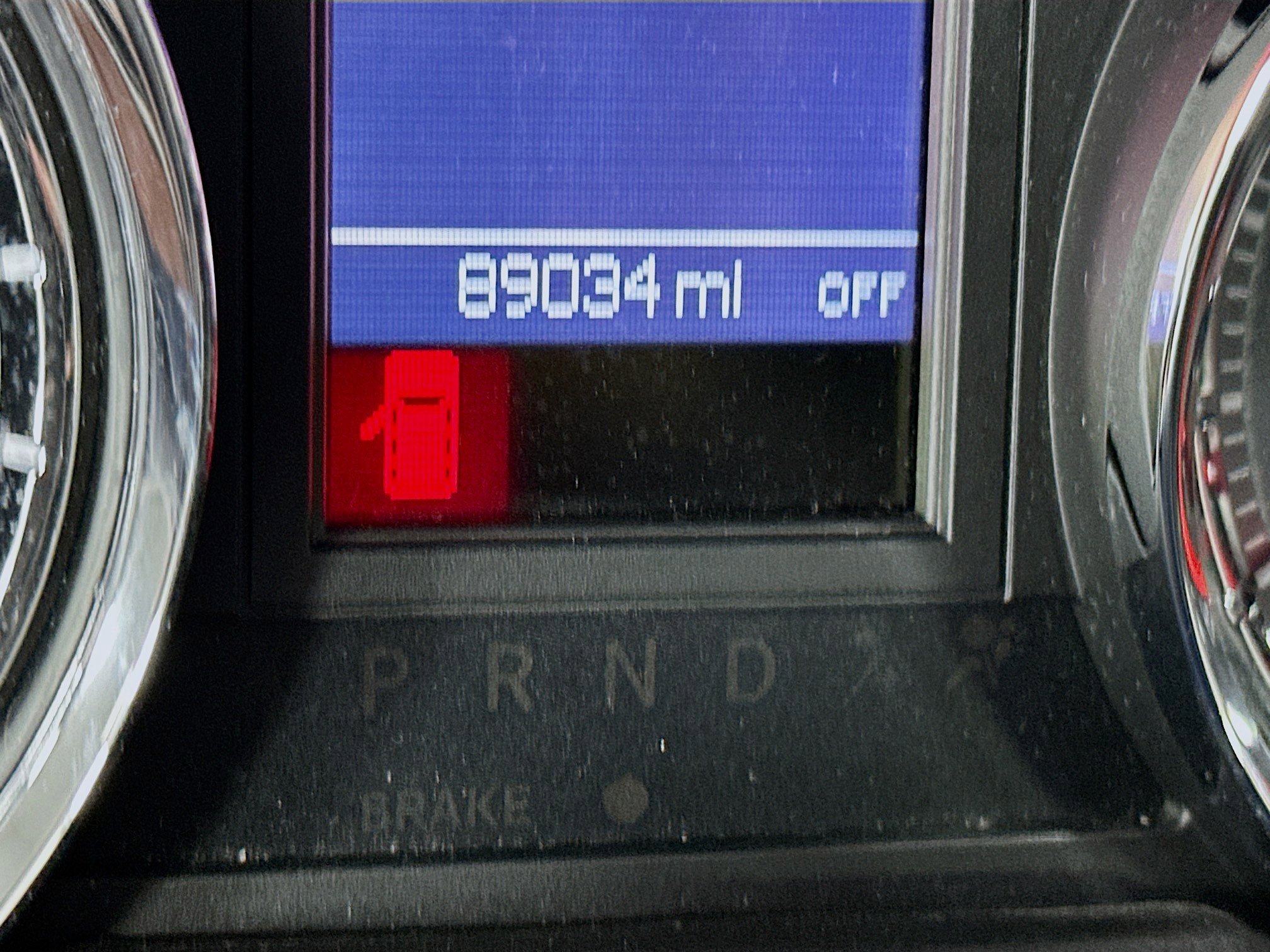 Used 2014 Chrysler Town & Country Touring FWD image 19