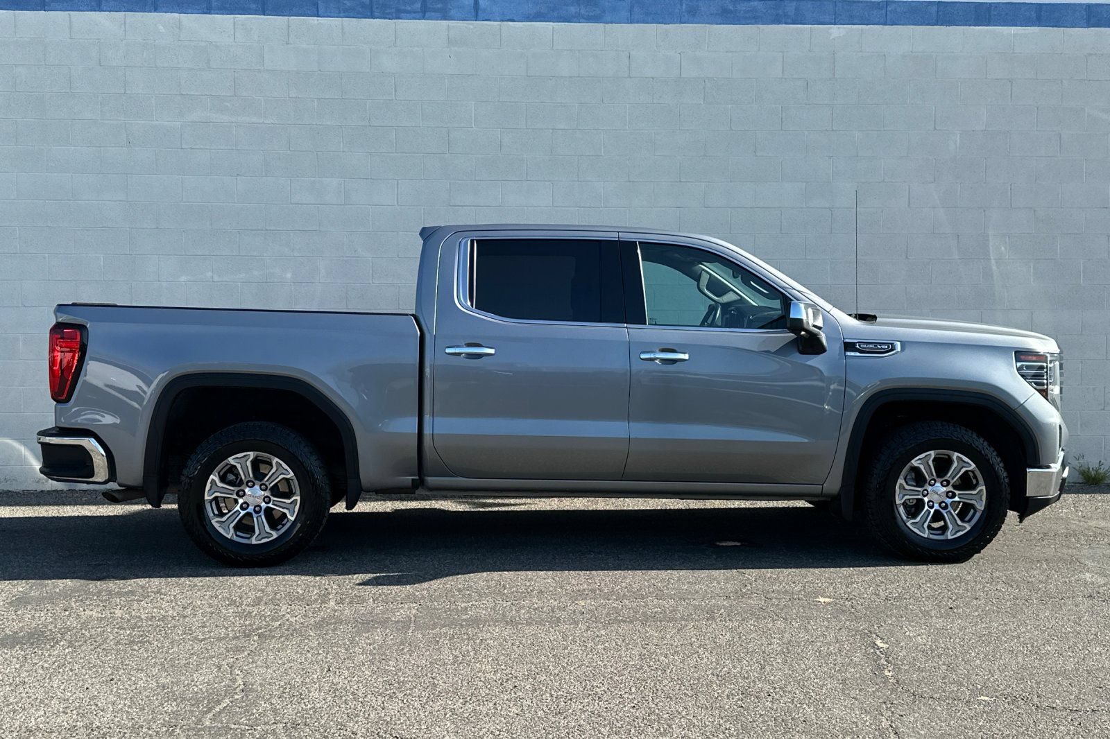 Certified 2024 GMC Sierra 1500 SLT RWD image 3