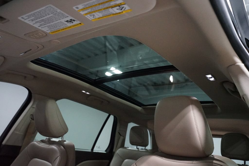 Used 2023 Lincoln Aviator 2WD w/ Premium Package image 34
