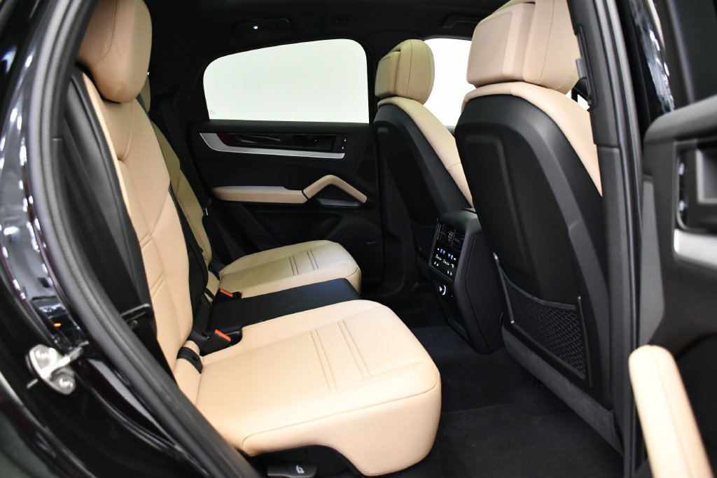 Certified 2025 Porsche Cayenne E-Hybrid Coupe AWD/4WD image 56