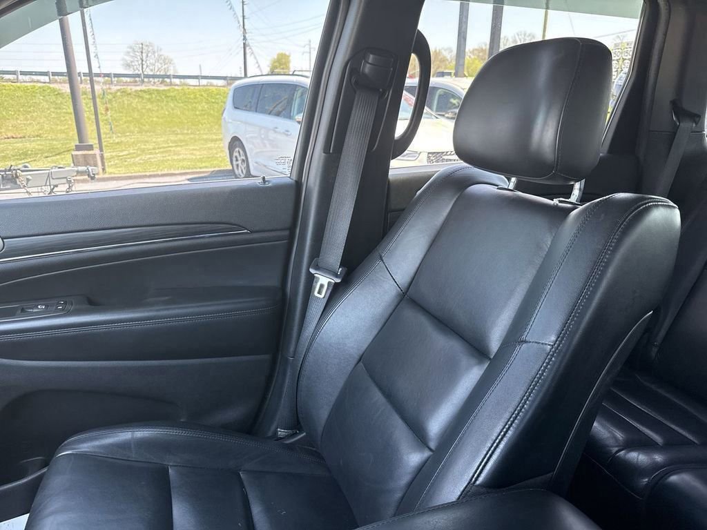 Used 2020 Jeep Grand Cherokee Limited AWD/4WD image 32