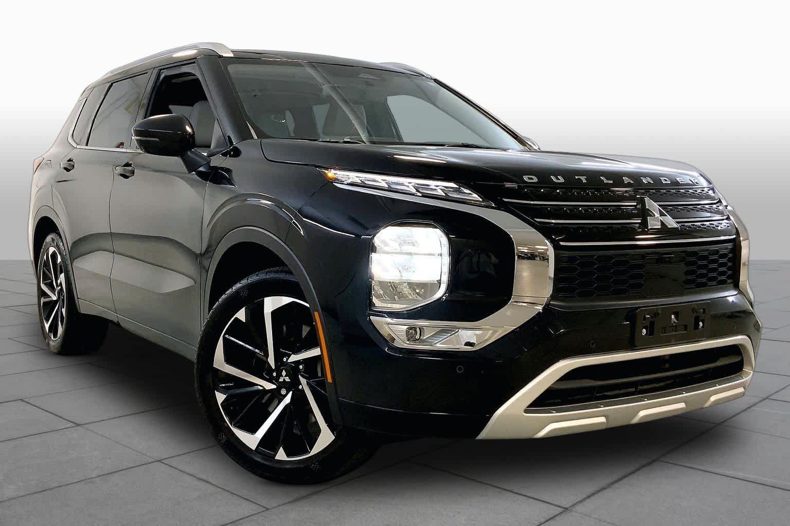 Used 2023 Mitsubishi Outlander SEL AWD/4WD image 2