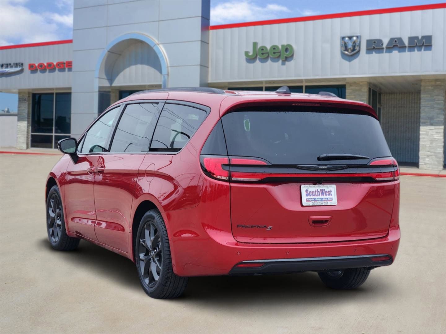 New 2026 Chrysler Pacifica Select w/ S Appearance Package FWD image 4