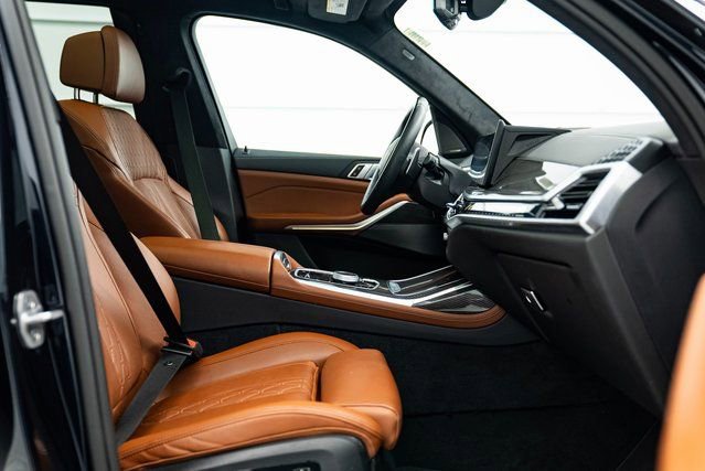 Used 2026 BMW X7 M60i image 38