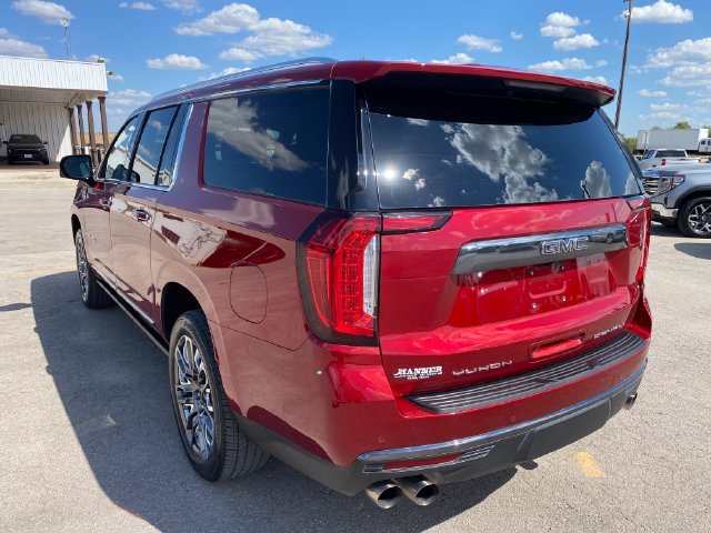 Used 2023 GMC Yukon XL Denali Ultimate AWD/4WD image 4