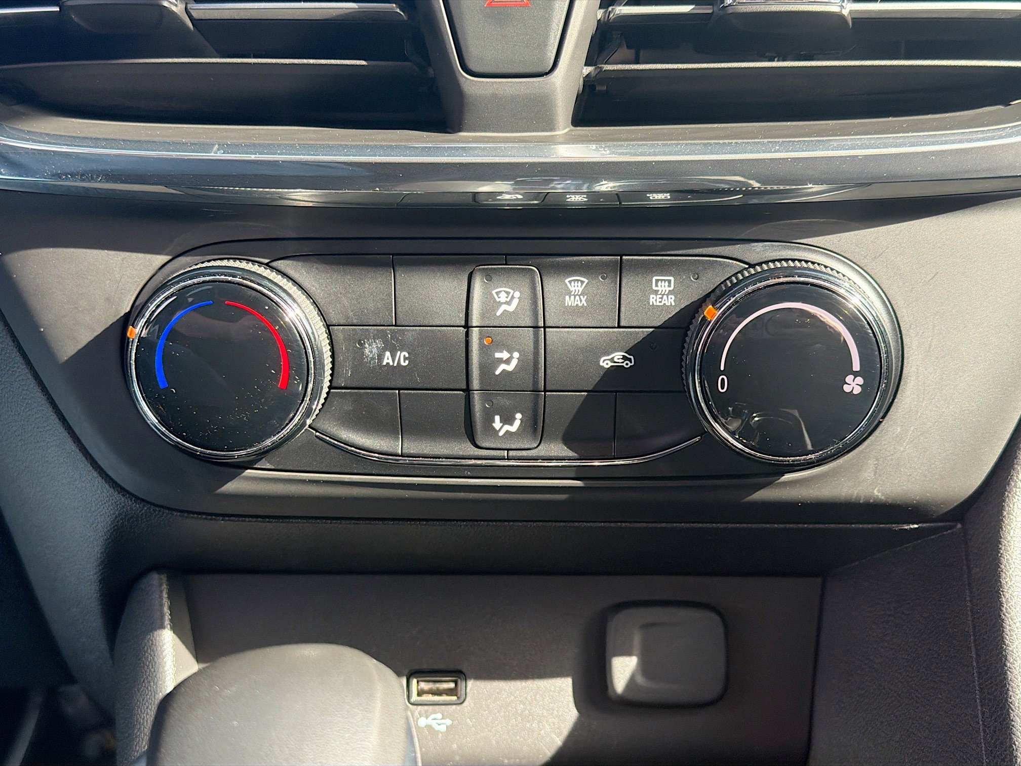 Used 2025 Buick Encore GX Preferred AWD/4WD image 23