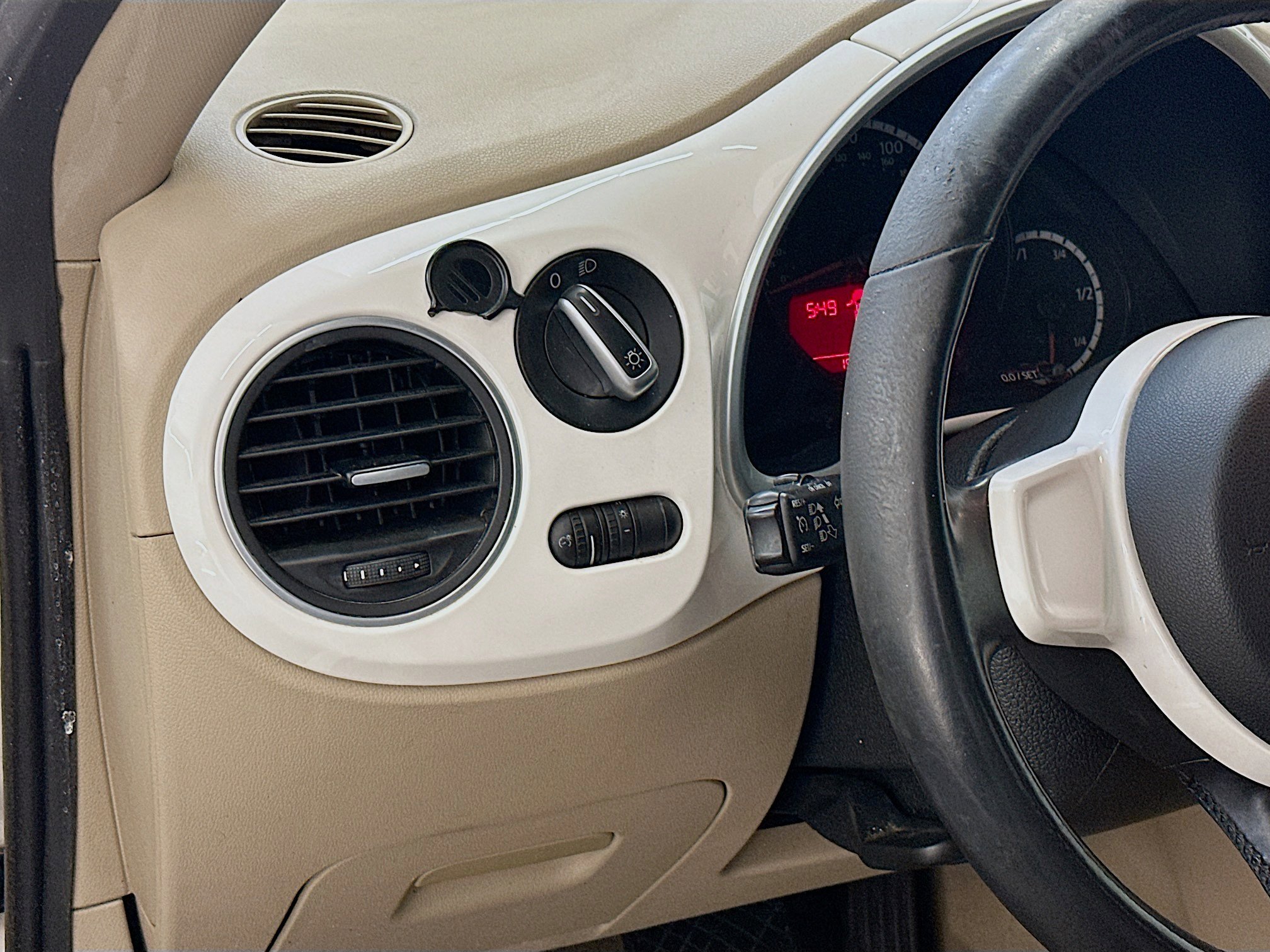 Used 2013 Volkswagen Beetle 2.5 image 17