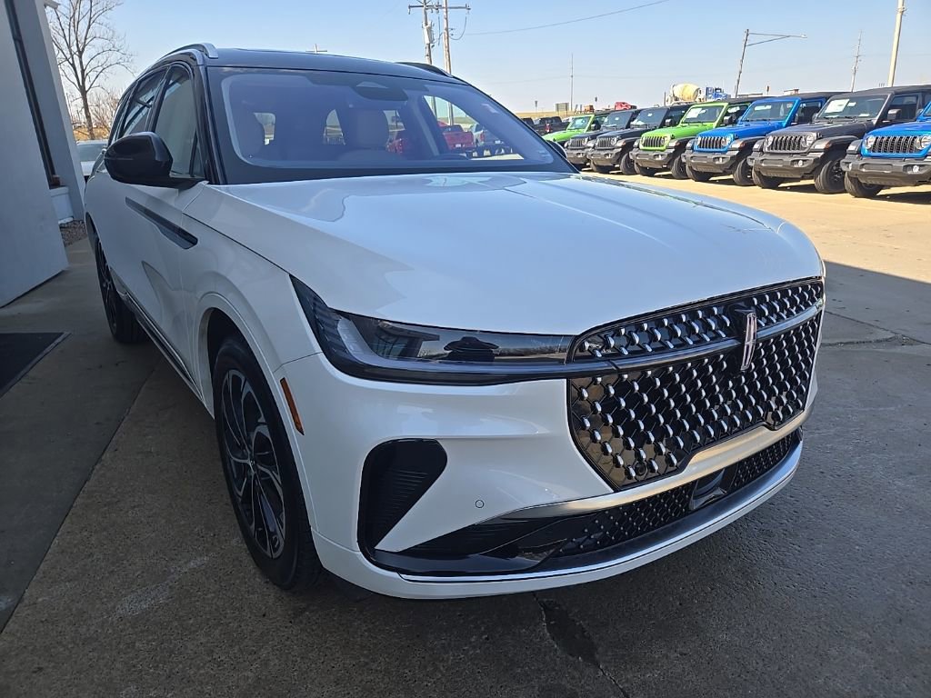 Used 2025 Lincoln Nautilus Reserve image 13