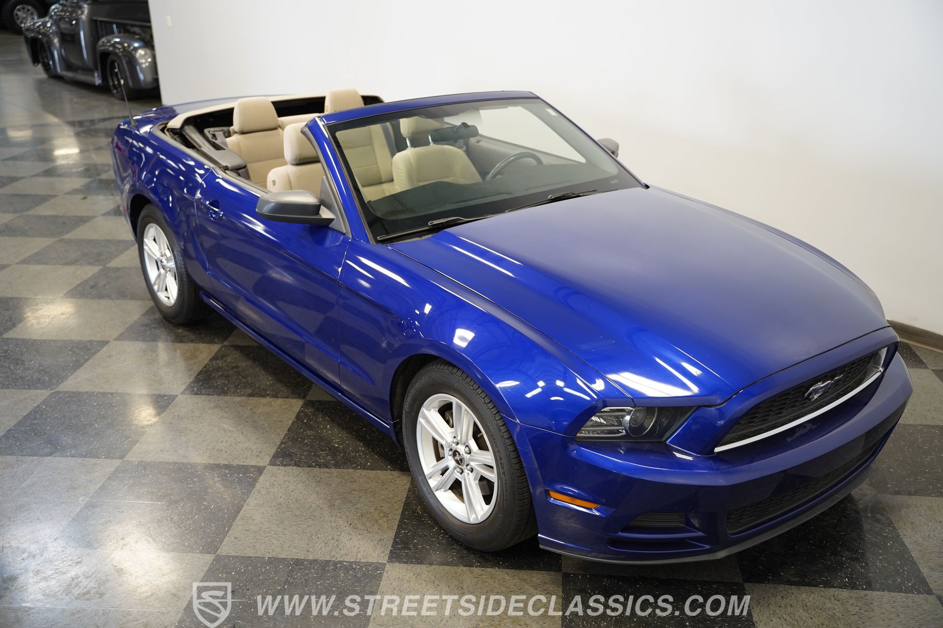 Used 2014 Ford Mustang Convertible RWD image 36