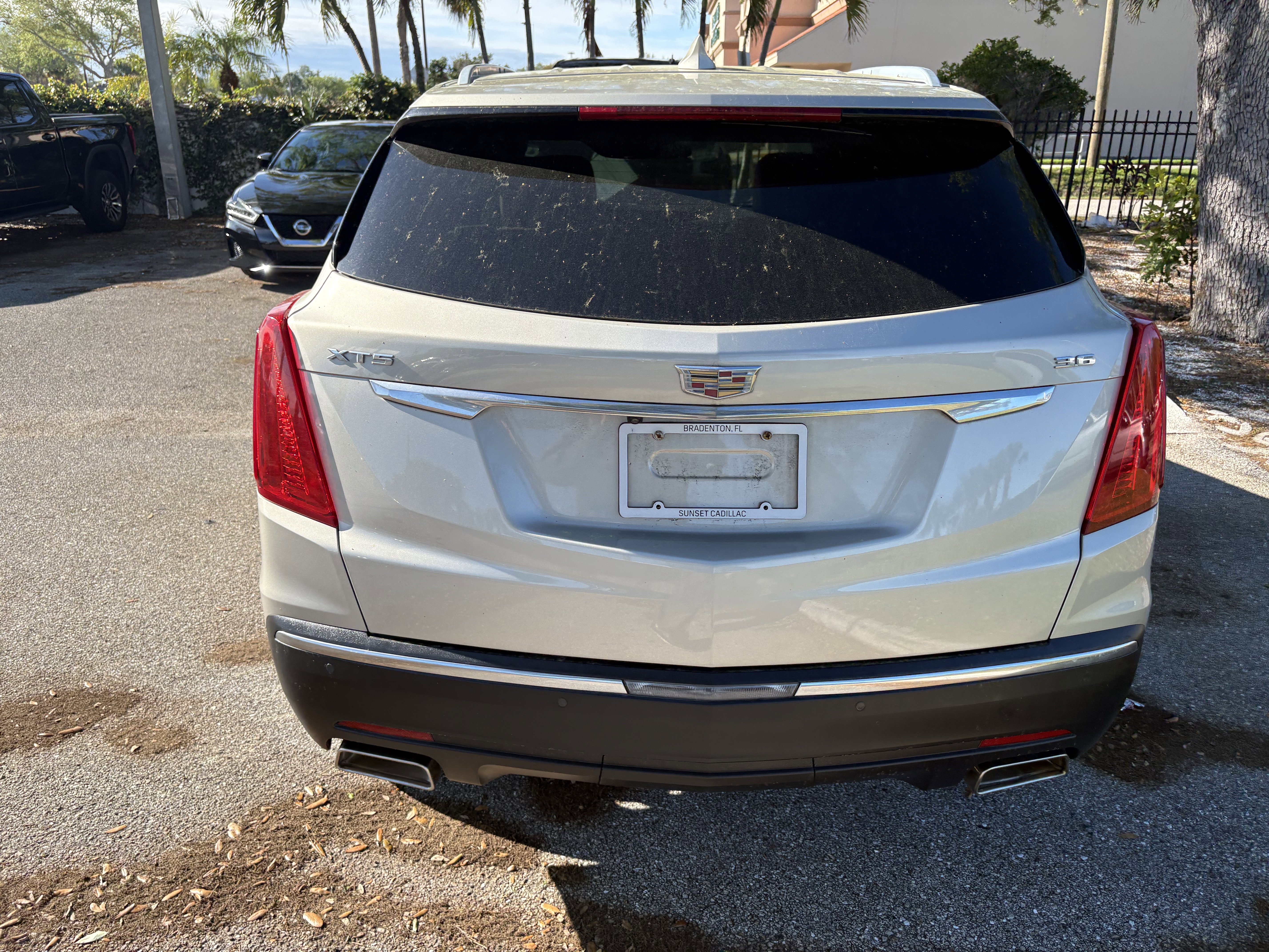 Used 2017 Cadillac XT5 Luxury w/ LPO, Wheel Lock Package image 6