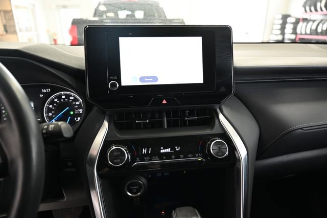 Used 2023 Toyota Venza LE image 15