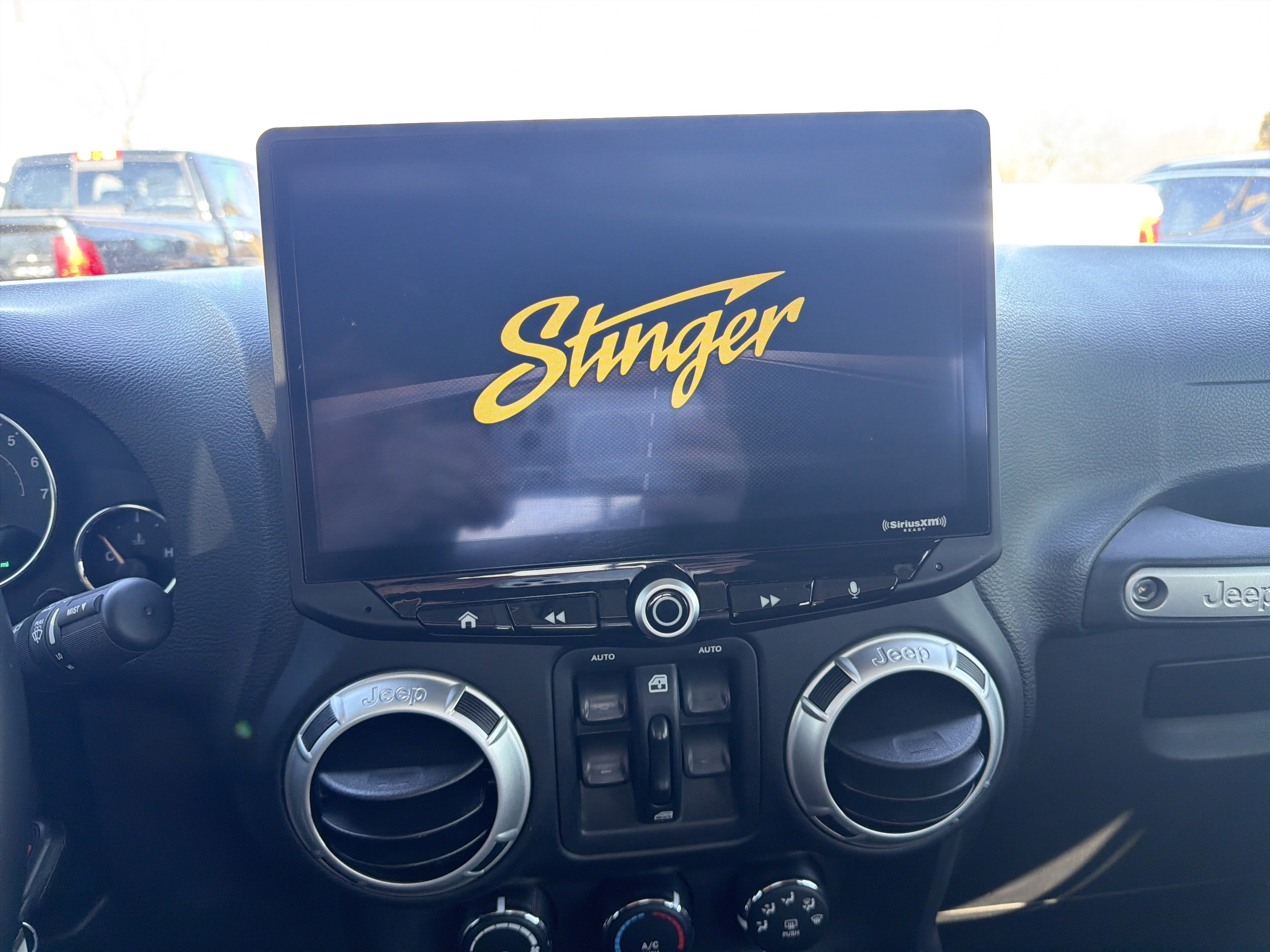 Certified 2018 Jeep Wrangler Unlimited Sahara w/ Connectivity Group image 18