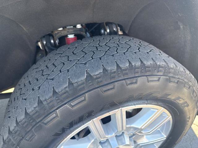 Used 2024 GMC Sierra 2500 SLT w/ SLT Premium Package AWD/4WD image 23