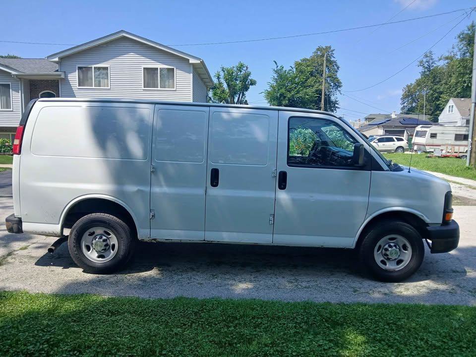 Used 2013 Chevrolet Express 2500 RWD image 6