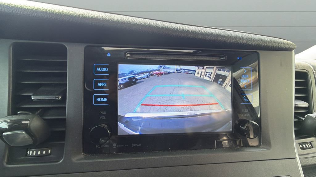 Used 2017 Toyota Sienna SE Premium FWD image 26