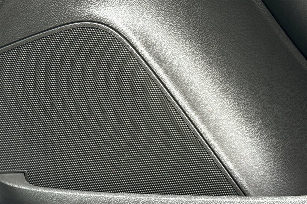 Used 2022 Chevrolet Trax LT w/ Midnight Edition image 25