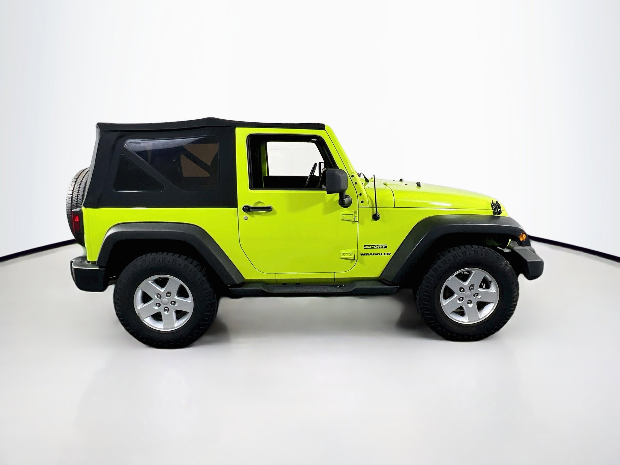 Used 2016 Jeep Wrangler Sport w/ Quick Order Package 23S AWD/4WD image 4