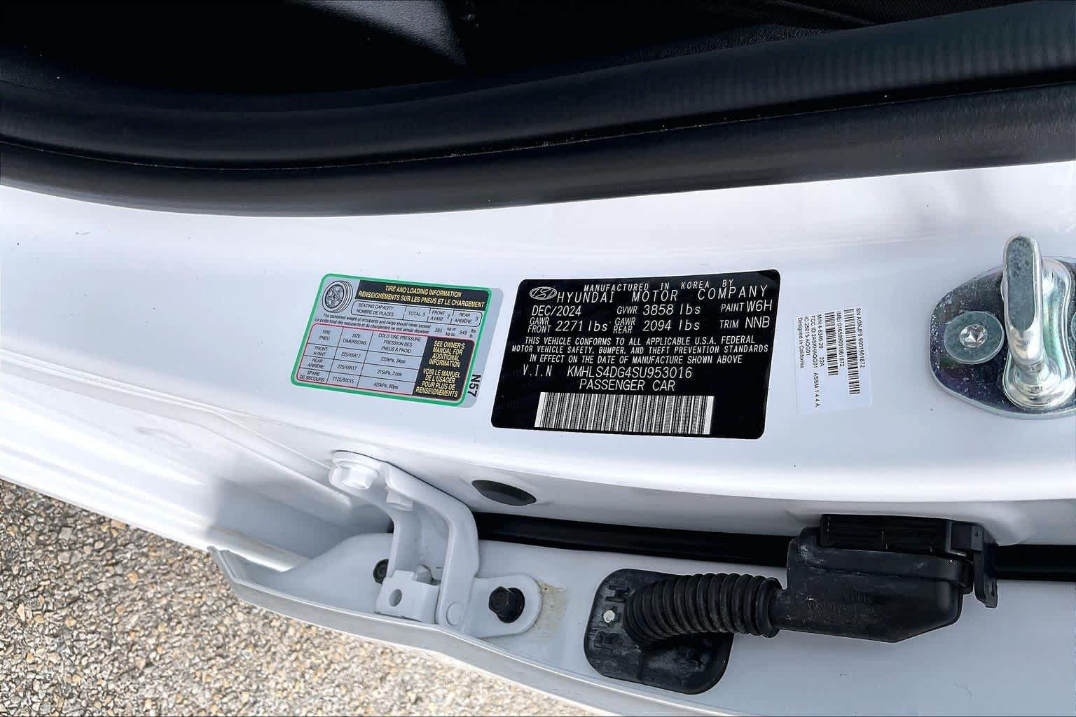 Used 2025 Hyundai Elantra SEL w/ Cargo Package FWD image 32