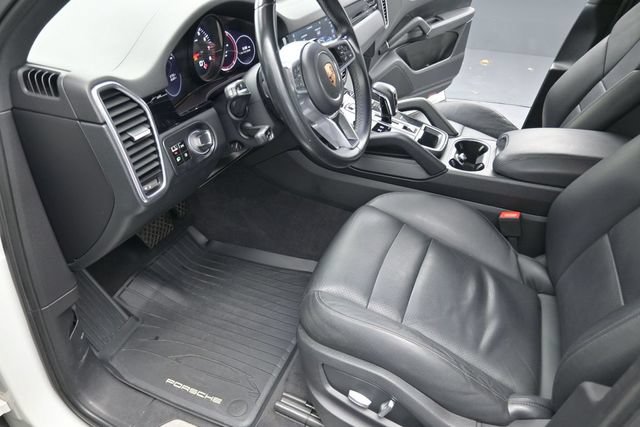 Used 2020 Porsche Cayenne AWD/4WD image 17