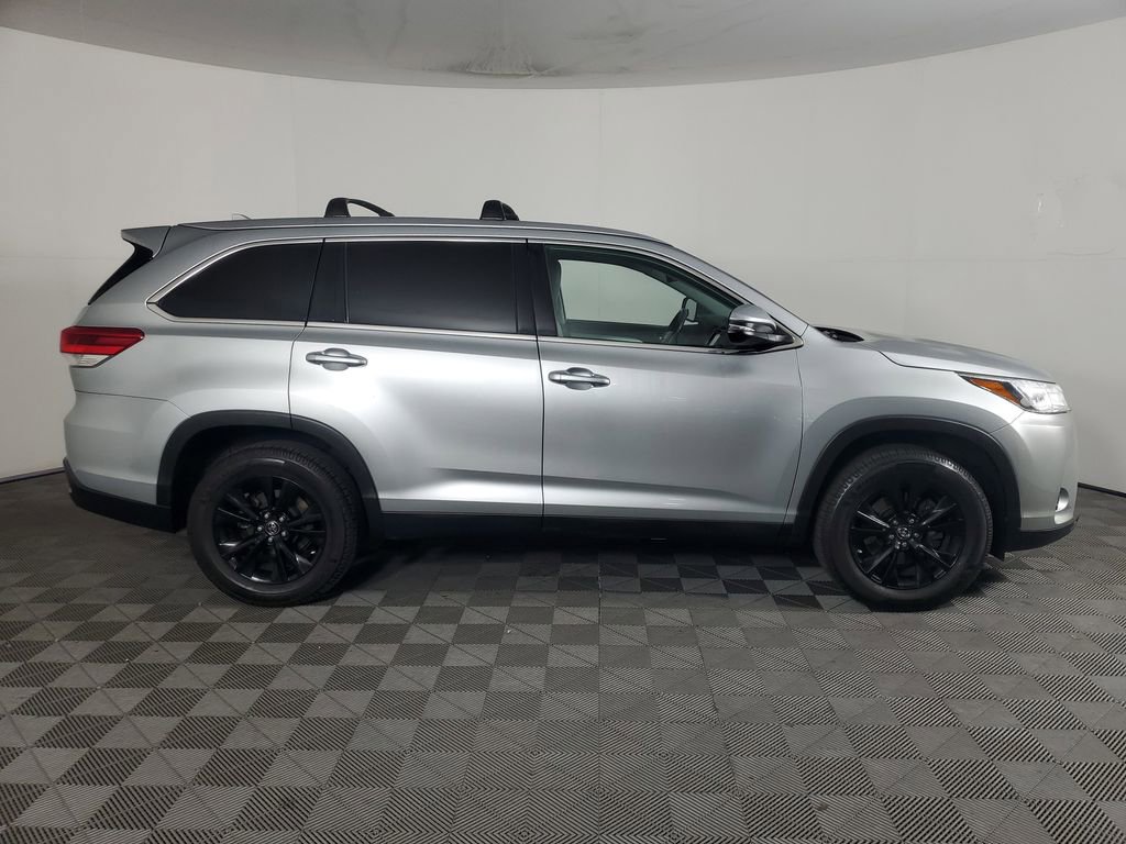 Used 2019 Toyota Highlander XLE image 3
