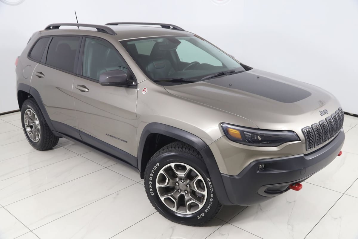 Used 2020 Jeep Cherokee Trailhawk w/ Cold Weather Group AWD/4WD image 16