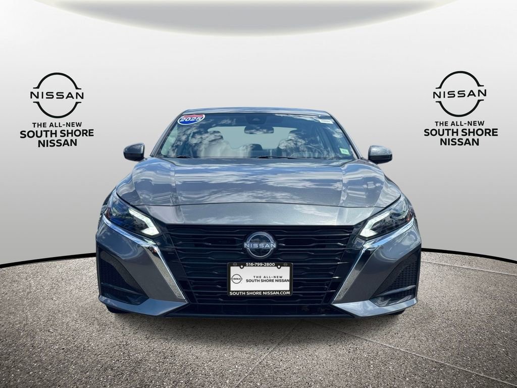 Used 2025 Nissan Altima 2.5 SV w/ SV Special Edition Package FWD image 2