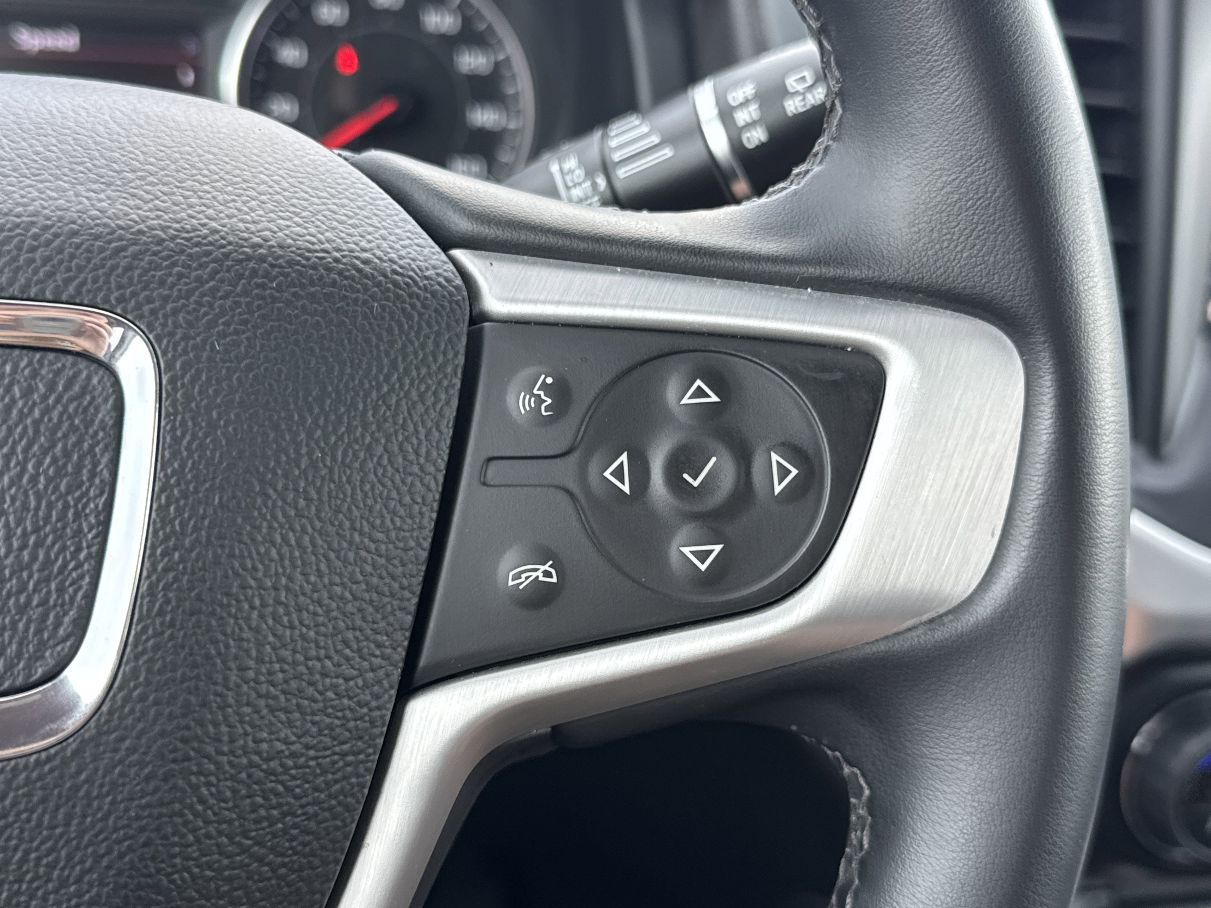 Used 2023 GMC Acadia SLT AWD/4WD image 17
